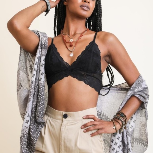 SOLD OUT Black Butterfly Scalloped Lace Padded Bralette - Picture 3 of 7